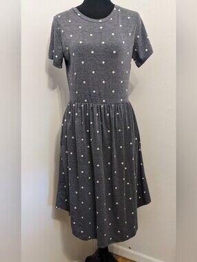 Polka Dot Short Sleeve Grey Dress | Flowy, Lightly Gathered Skirt | Size Small